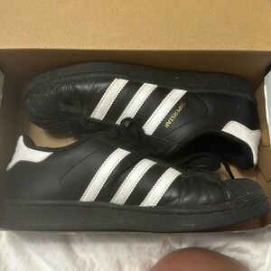 Adidas superstars